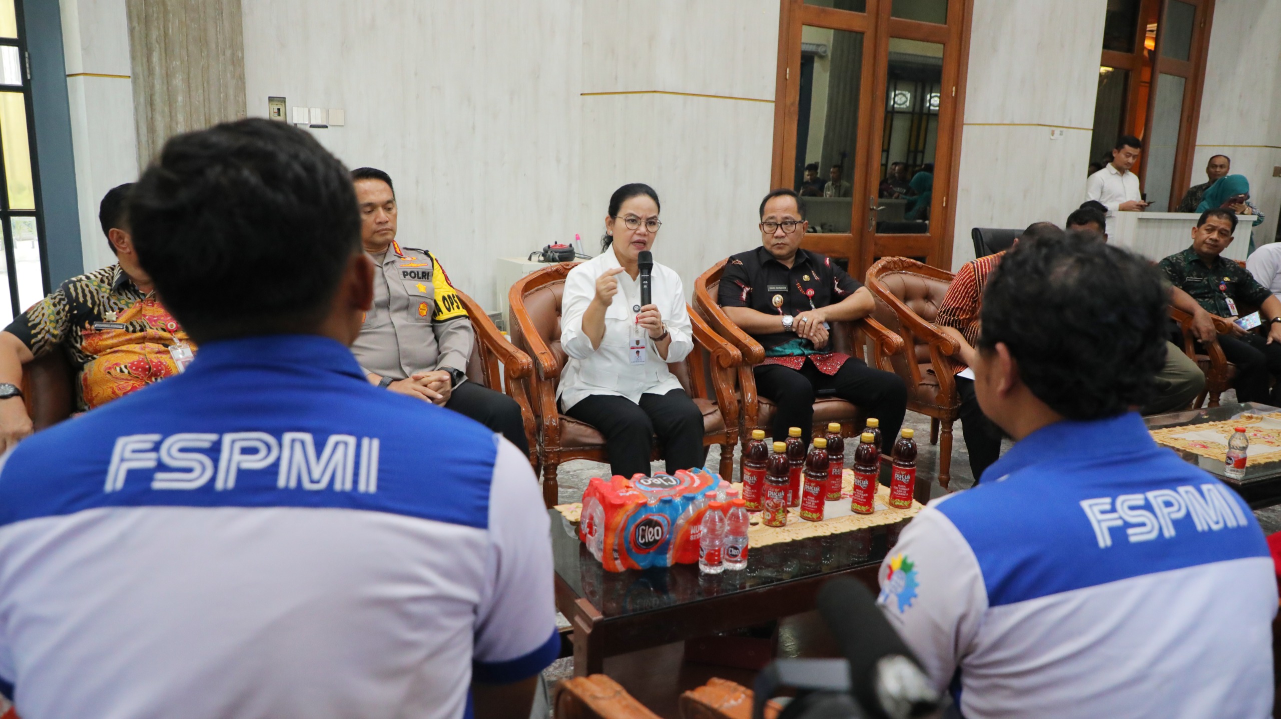 Terima Perwakilan Buruh, Wali kota Semarang Agustina Wilujeng Siapkan Usulan UMK Minimal 3,7 Juta dan Pastikan Ada UMSK