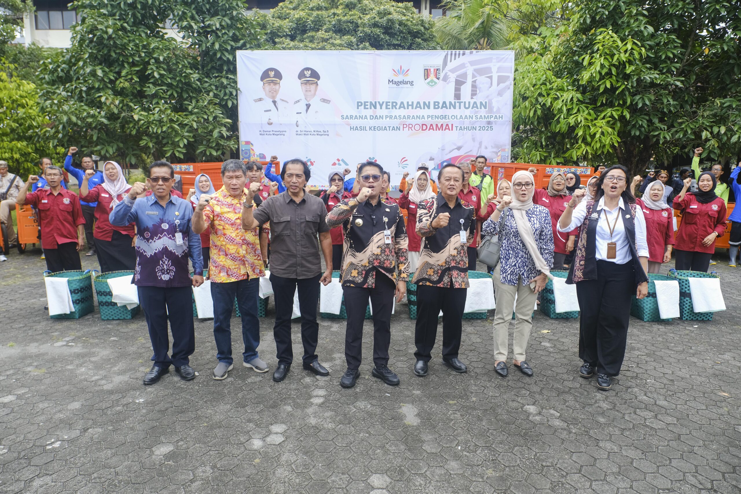 Perkuat Pengelolaan Sampah dari Hulu, Pemkot Magelang Serahkan Bantuan Sarana Prasarana Perkuat Pengelolaan Sampah dari Hulu, Pemkot Magelang Serahkan Bantuan Sarana Prasarana