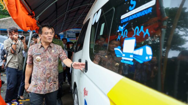 Karimunjawa sekarang punya Bus perintis DAMRI