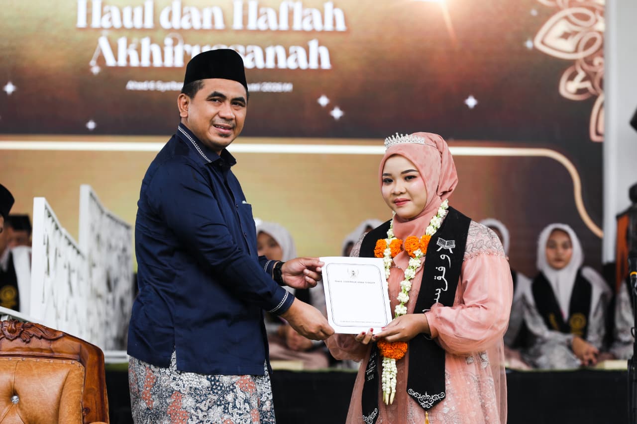 Wagub Taj Yasin Dorong Pesantren Jadi Penggerak Kemandirian Ekonomi Wagub Taj Yasin Dorong Pesantren Jadi Penggerak Kemandirian Ekonomi