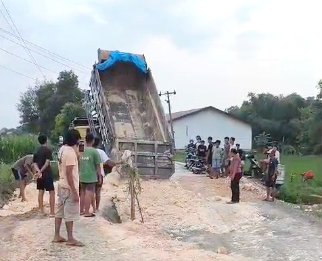 Intensitas Hujan Tinggi, Pemkab Rembang Siapkan Rp10 Miliar untuk Pemeliharaan Jalan Intensitas Hujan Tinggi, Pemkab Rembang Siapkan Rp10 Miliar untuk Pemeliharaan Jalan