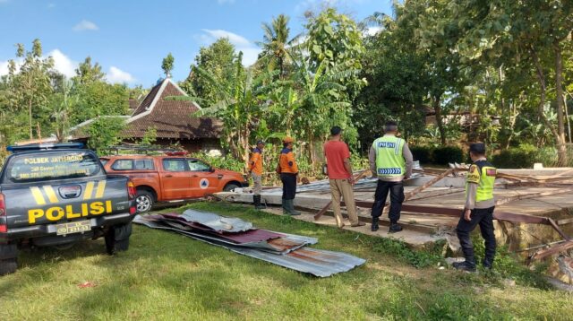 Angin Kencang Dampak Siklon Luana Terjang Wonogiri, Puluhan Rumah Rusak