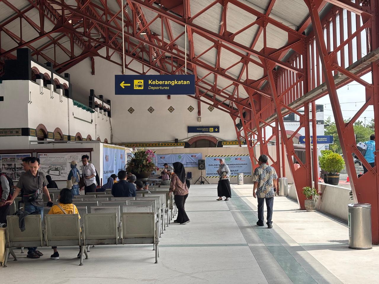 Ada Pekerjaan Beautifikasi di Area Hall Utama, Boarding Gate Stasiun Semarang Tawang Dipindahkan ke Sisi Barat untuk Sementara Ada Pekerjaan Beautifikasi di Area Hall Utama, Boarding Gate Stasiun Semarang Tawang Dipindahkan ke Sisi Barat untuk Sementara