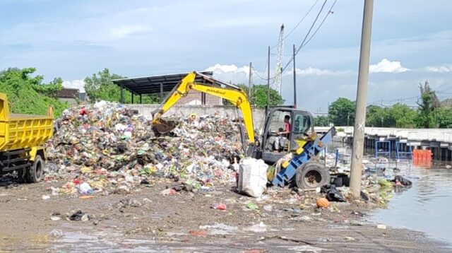 Pemkot Semarang Angkut 145 Ritasi Sampah dari TPS Muktiharjo Kidul