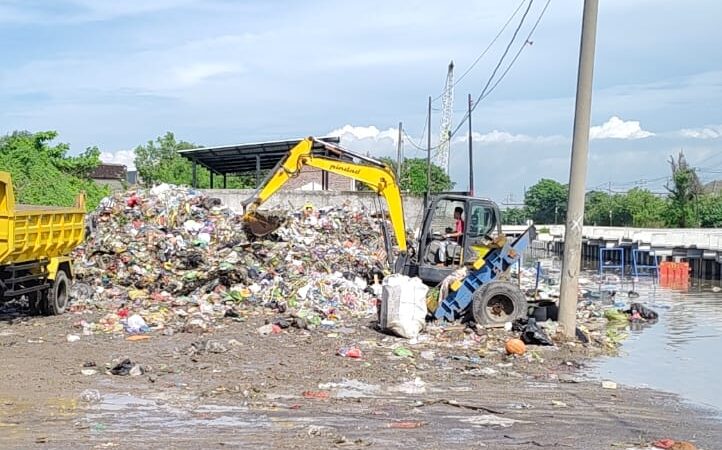 Pemkot Semarang Angkut 145 Ritasi Sampah dari TPS Muktiharjo Kidul