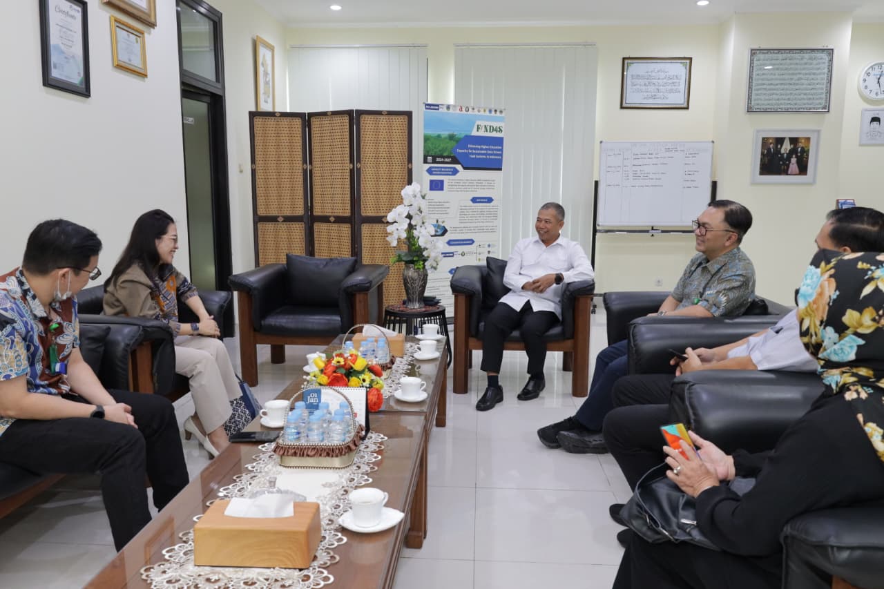 YKI Semarang Gandeng Universitas Semarang Dukung Penggalangan Dana Pasien Kanker YKI Semarang Gandeng Universitas Semarang Dukung Penggalangan Dana Pasien Kanker