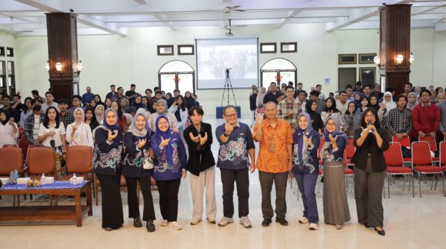 UCAC USM Bekali Calon Wisudawan Siap Kerja Lewat Pembekalan Wisuda ke-75