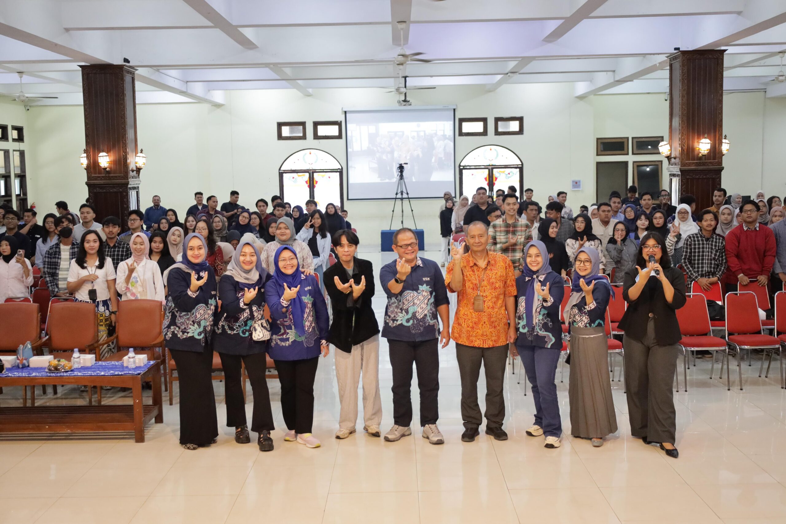 UCAC USM Bekali Calon Wisudawan Siap Kerja Lewat Pembekalan Wisuda ke-75