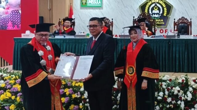 Wakil Ketua DPRD Jateng Mohammad Saleh Raih Doktor Hukum Unissula dengan IPK 4,00