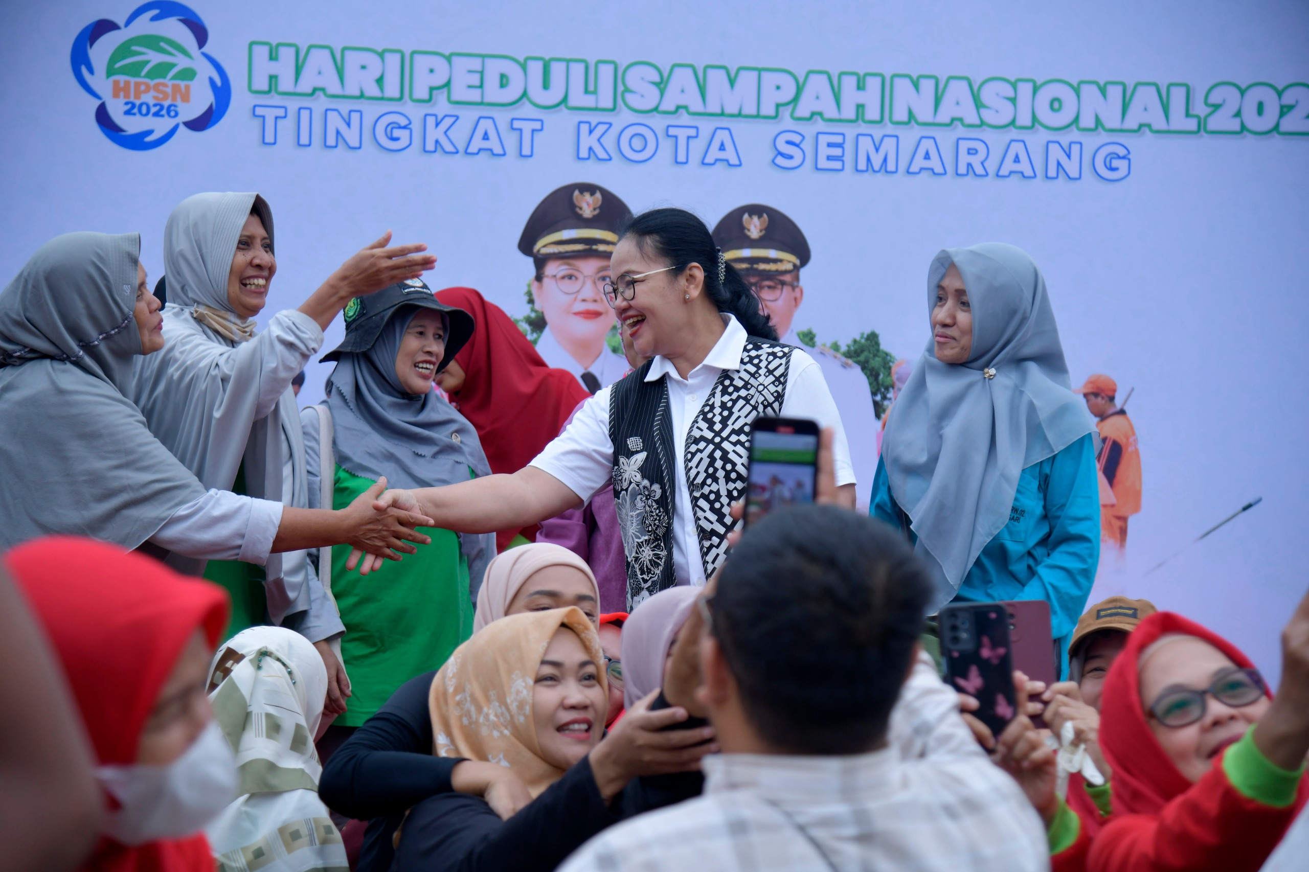 Warga dan Pemkot Semarang Gotong Royong Bersihkan Sungai Jaten Peringati HPSN 2026