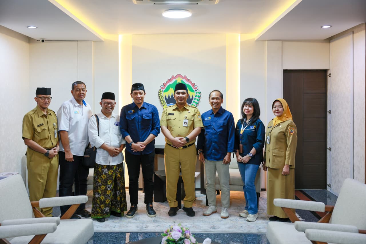 Taj Yasin Dorong Santri Kuasai Keterampilan Menulis untuk Tangkal Hoaks di Era Digital Taj Yasin Dorong Santri Kuasai Keterampilan Menulis untuk Tangkal Hoaks di Era Digital