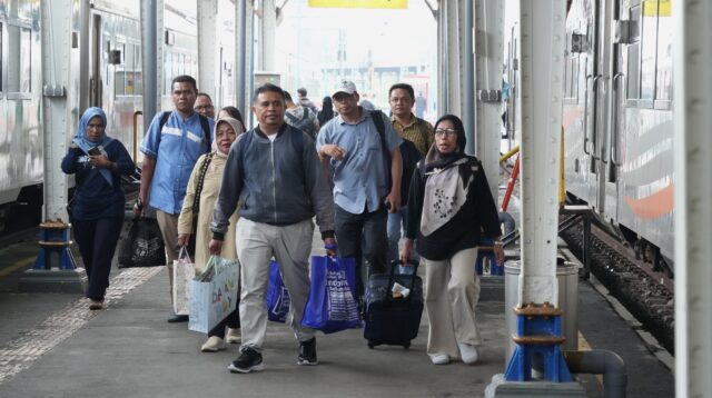 Antusiasme Pemudik Tinggi, 305.828 Penumpang Gunakan KA di Daop 4 Semarang