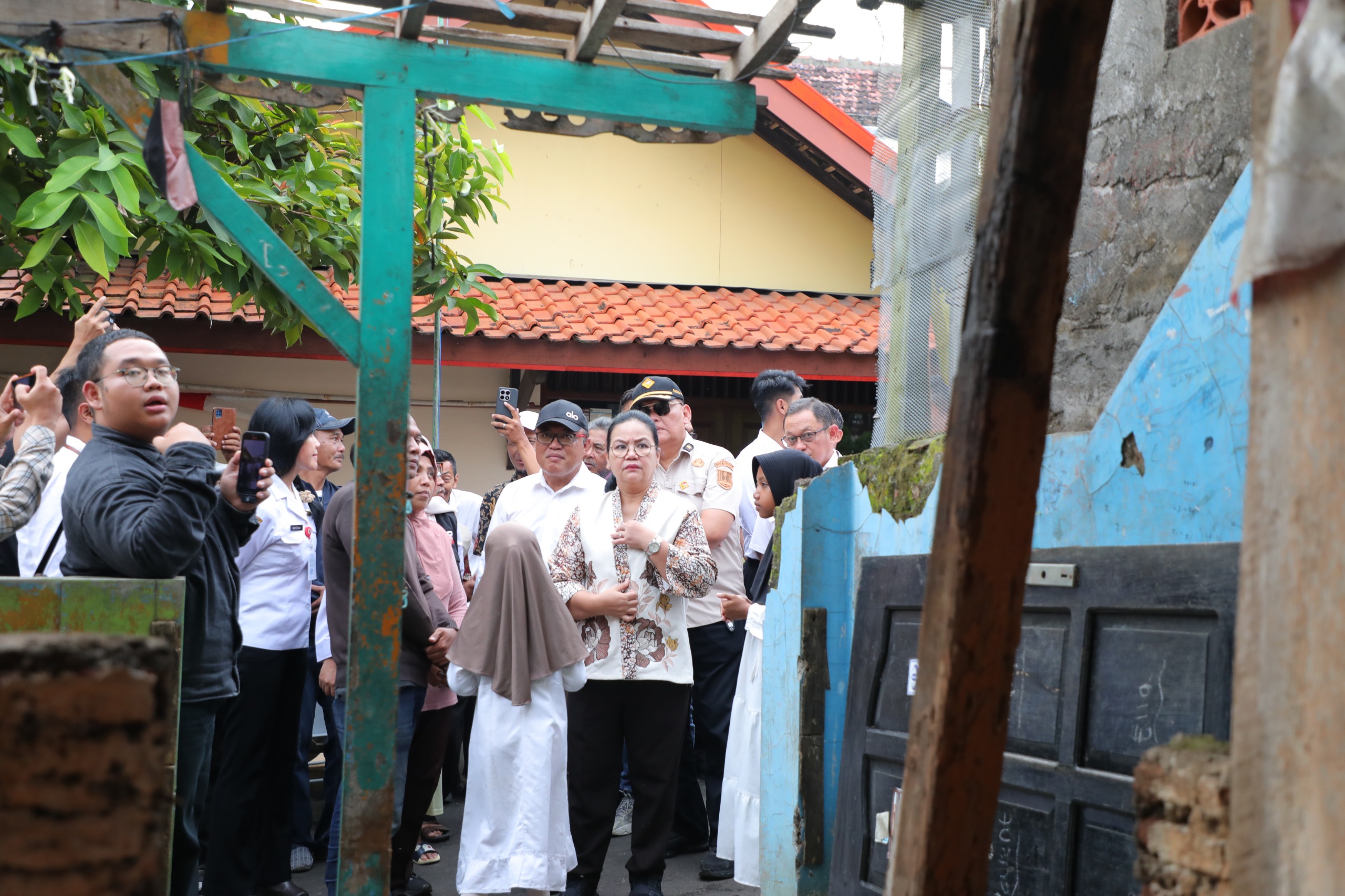 Pemkot Semarang Salurkan Bantuan untuk Rumah Rusak Diterjang Puting Beliung Pemkot Semarang Salurkan Bantuan untuk Rumah Rusak Diterjang Puting Beliung