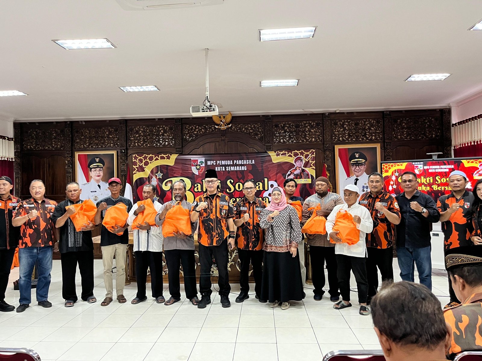 Pemuda Pancasila Kota Semarang menggelar bakti sosial dan buka puasa bersama di Semarang Utara sebagai bentuk kepedulian sosial di bulan Ramadan. Pemuda Pancasila Kota Semarang menggelar bakti sosial dan buka puasa bersama di Semarang Utara sebagai bentuk kepedulian sosial di bulan Ramadan.