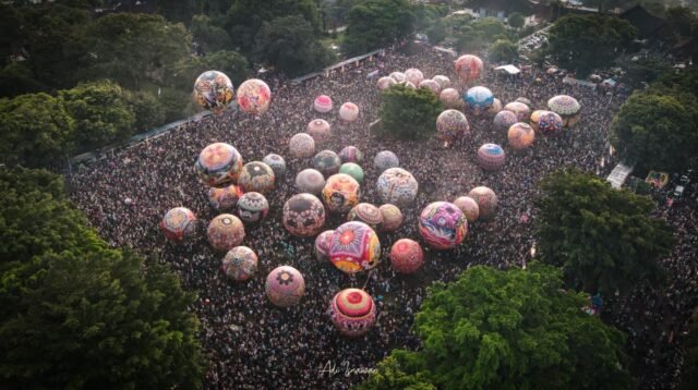 Ribuan Warga Padati Puncak Festival Mudik 2026, 45 Balon Udara Hiasi Langit Wonosobo