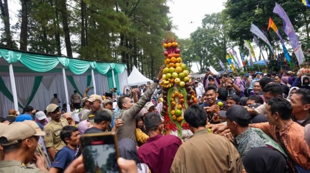 Ribuan Nasi Megono Meriahkan Tradisi Syawalan di Kabupaten Pekalongan