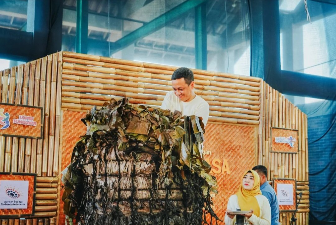 Tradisi Syawalan Pekalongan, Lopis Raksasa dan Seribu Kue Bugis Diserbu Warga