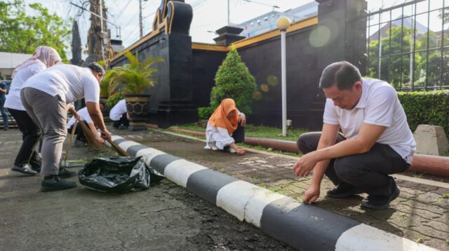 ASN Setda Jateng Gelar Resik-Resik Kantor, Perkuat Gerakan Jawa Tengah ASRI