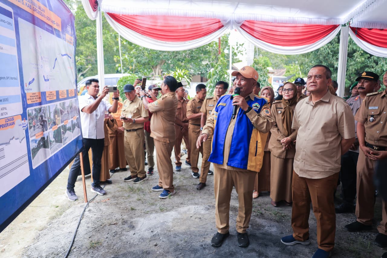 Resmikan Dua Preservasi Ruas Jalan di Blora, Ahmad Luthfi Dorong Pertumbuhan Ekonomi Baru Resmikan Dua Preservasi Ruas Jalan di Blora, Ahmad Luthfi Dorong Pertumbuhan Ekonomi Baru