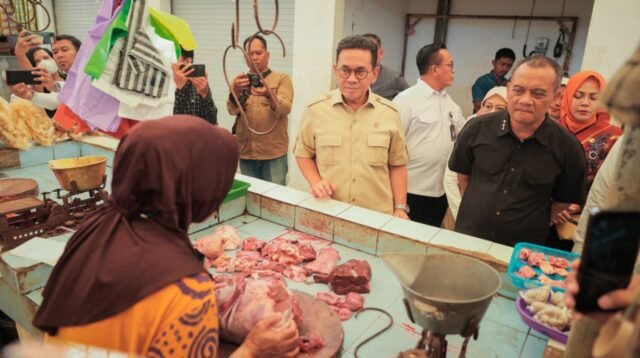 Jelang Lebaran, Ahmad Luthfi dan Mendag Pantau Harga Bahan Pokok di Pasar Kudus