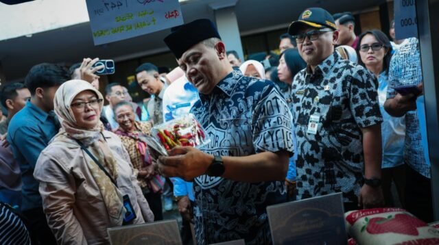 Pemprov Jateng Salurkan 2 Ton Beras untuk 200 Pekerja Informal