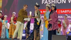 Siswi SMA di Salatiga Raih Best Female Teen Model di Gema Raya Putrajaya Fashion Week 2026