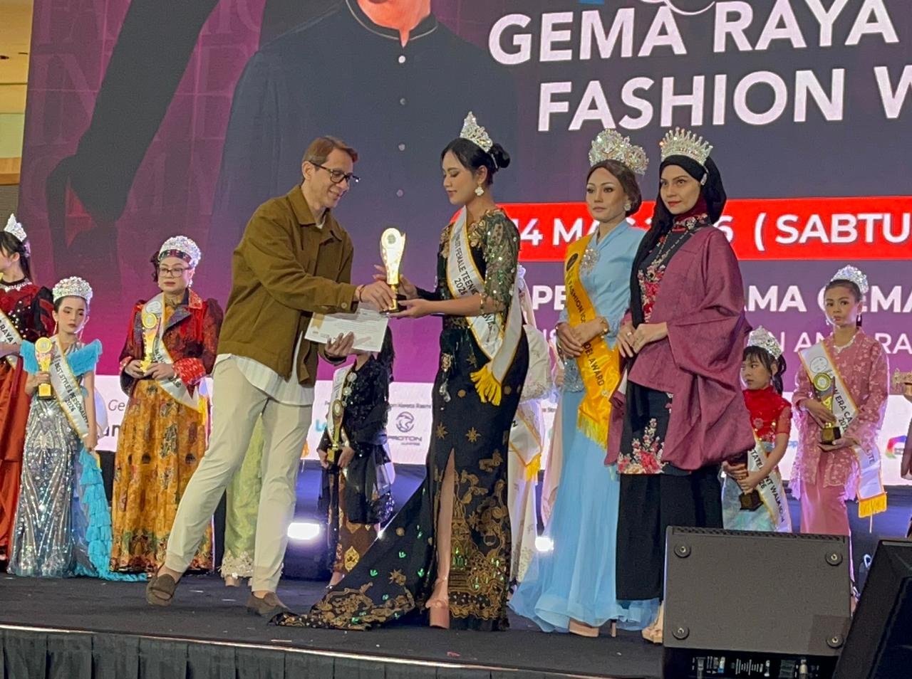 Siswi SMA di Salatiga Raih Best Female Teen Model di Gema Raya Putrajaya Fashion Week 2026