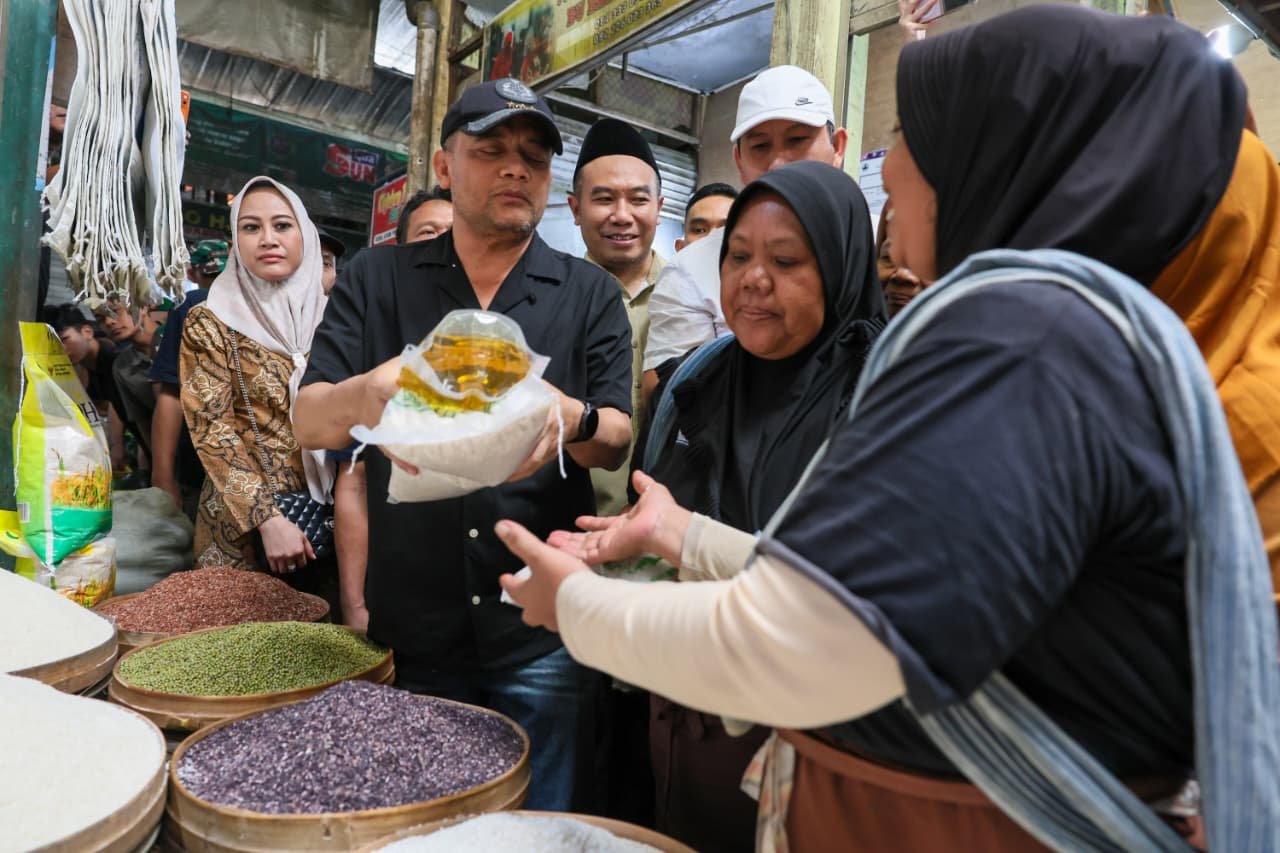 Sidak Pasar Jelang Lebaran, Gubernur Jateng Pastikan Harga Stabil dan Stok Aman