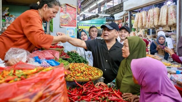 Gubernur Luthfi Blusukan ke Pasar Gede Solo, Pastikan Harga Terkendali Jelang Lebaran