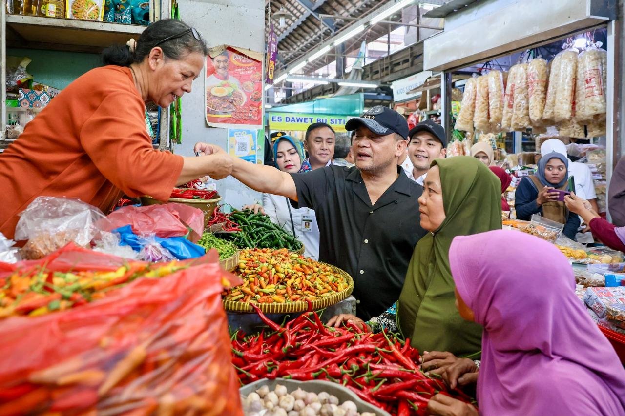 Gubernur Luthfi Blusukan ke Pasar Gede Solo, Pastikan Harga Terkendali Jelang Lebaran