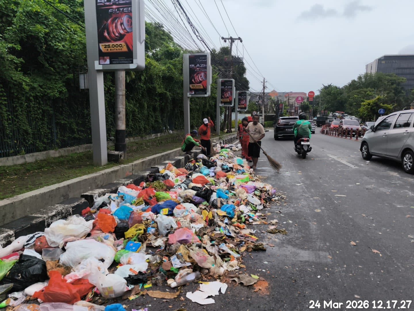 DLH Kota Semarang Minta Maaf, Tumpahan Sampah di Jalan Sultan Agung Cepat Dibersihkan