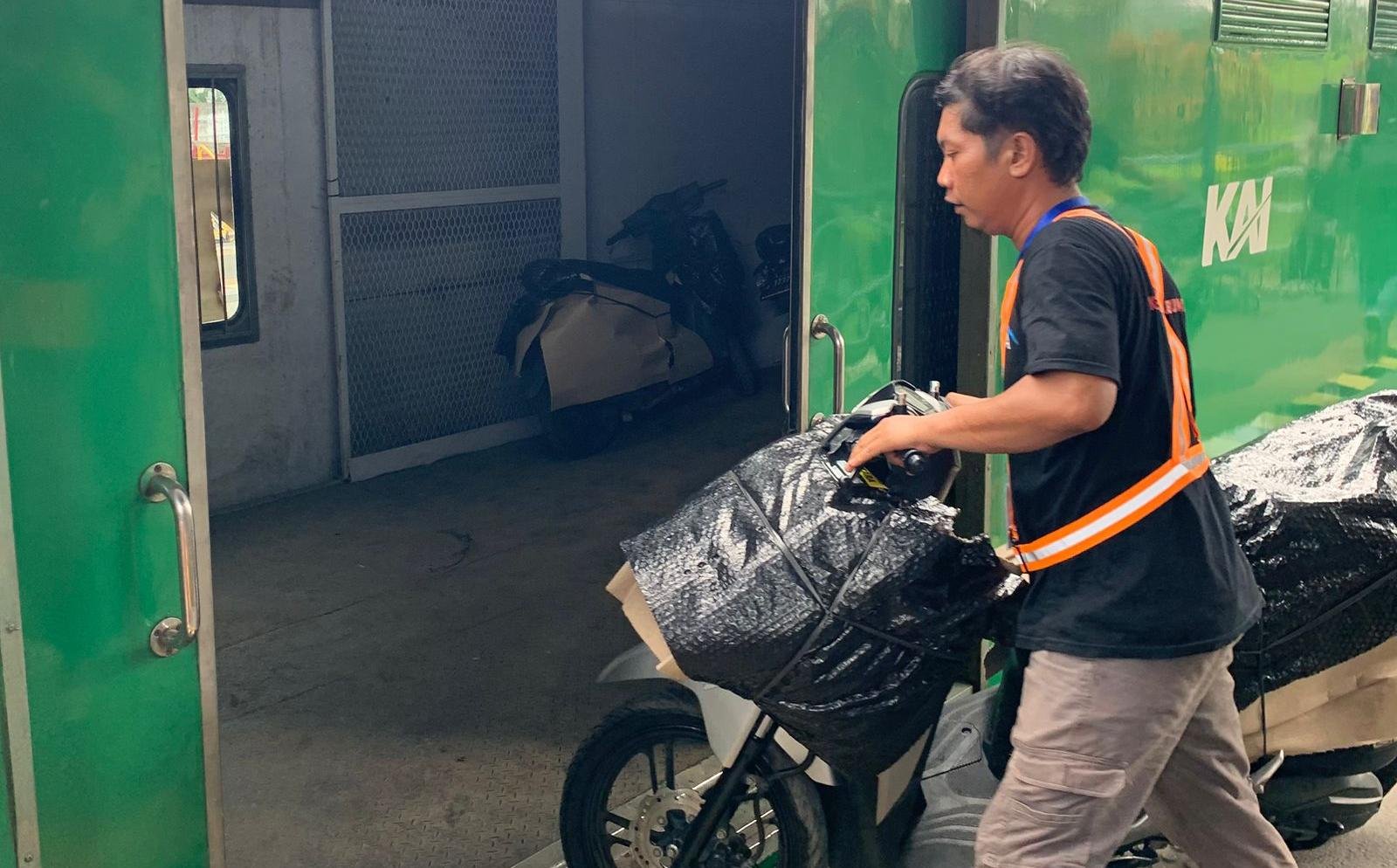 3.354 Motor Manfaatkan Angkutan Motor Gratis Lebaran di Daop 4 Semarang 3.354 Motor Manfaatkan Angkutan Motor Gratis Lebaran di Daop 4 Semarang