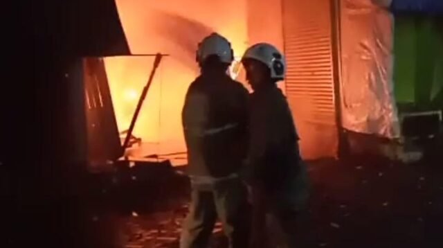Kebakaran Pasar Waru Semarang, Empat Kios Ludes Dilalap Api