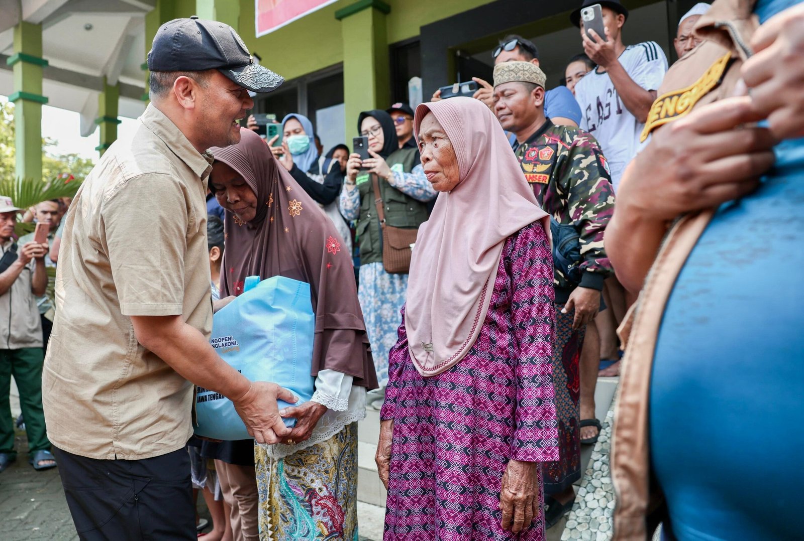 Luthfi Tinjau Pengungsi Banjir Demak, Pastikan Layanan Dasar Warga Terpenuhi