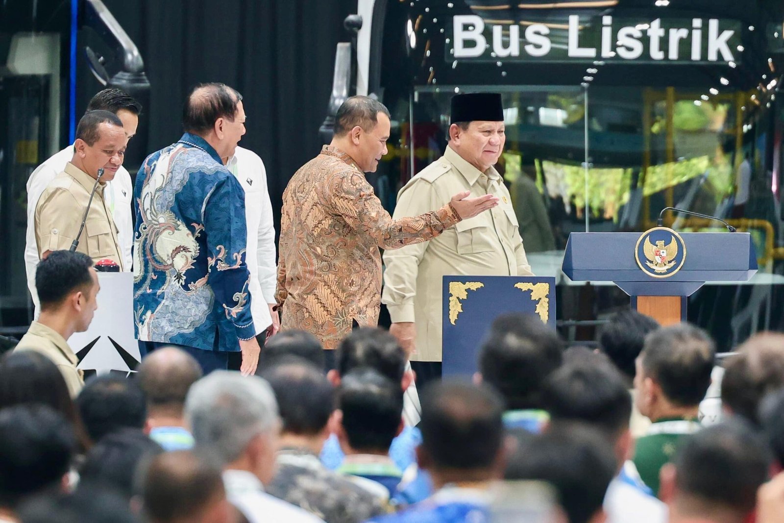 Prabowo Apresiasi Jateng Pesan Bus Listrik, Dorong Percepatan Industri EV Nasional