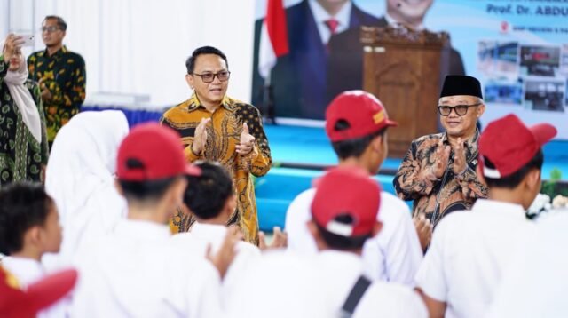 Revitalisasi Sekolah Digenjot, Mendikdasmen Resmikan Puluhan Satuan Pendidikan di Semarang dan Pati