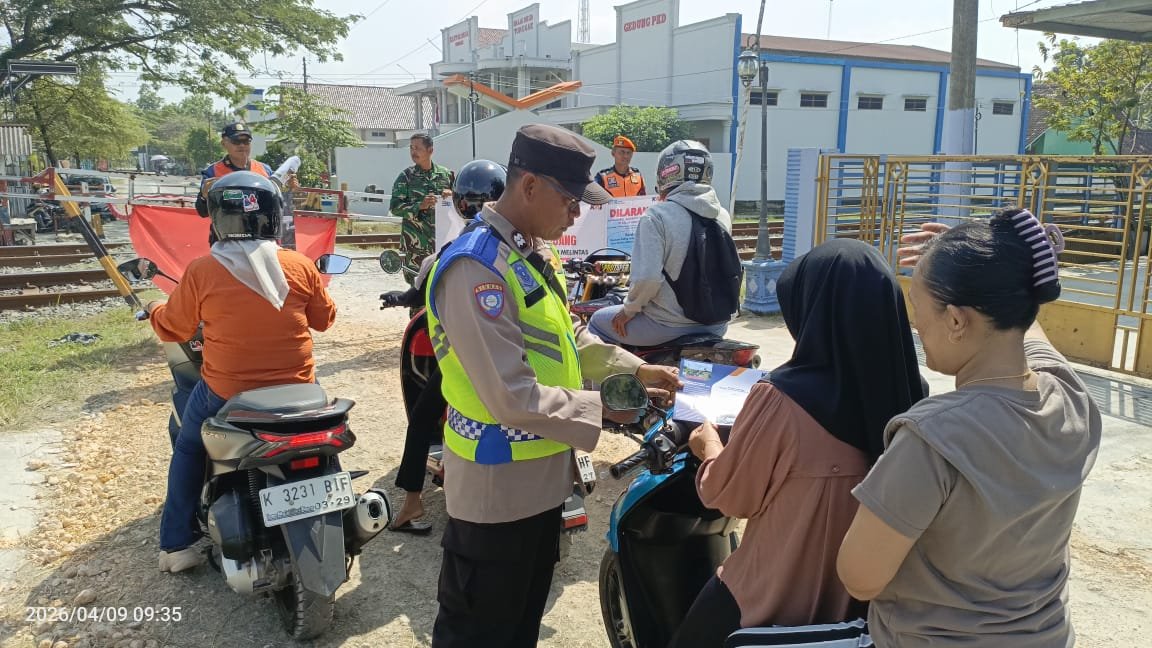 KAI Daop 4 Semarang Catat Penurunan Kecelakaan Perlintasan, Kesadaran Pengendara Meningkat KAI Daop 4 Semarang Catat Penurunan Kecelakaan Perlintasan, Kesadaran Pengendara Meningkat