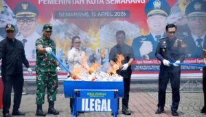 Pemkot Semarang dan Bea Cukai Musnahkan Jutaan Rokok Ilegal dan Miras