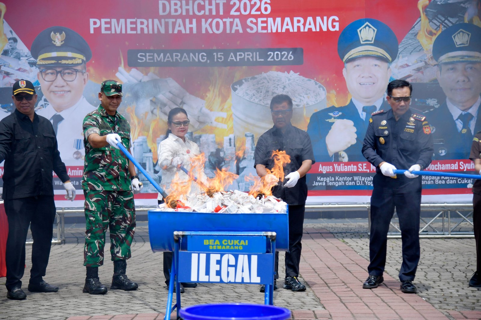 Pemkot Semarang dan Bea Cukai Musnahkan Jutaan Rokok Ilegal dan Miras Pemkot Semarang dan Bea Cukai Musnahkan Jutaan Rokok Ilegal dan Miras