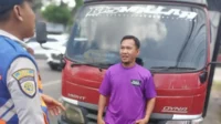 Truk ODOL Nekat Tabrak Portal Silayur, Dikejar Petugas Dishub