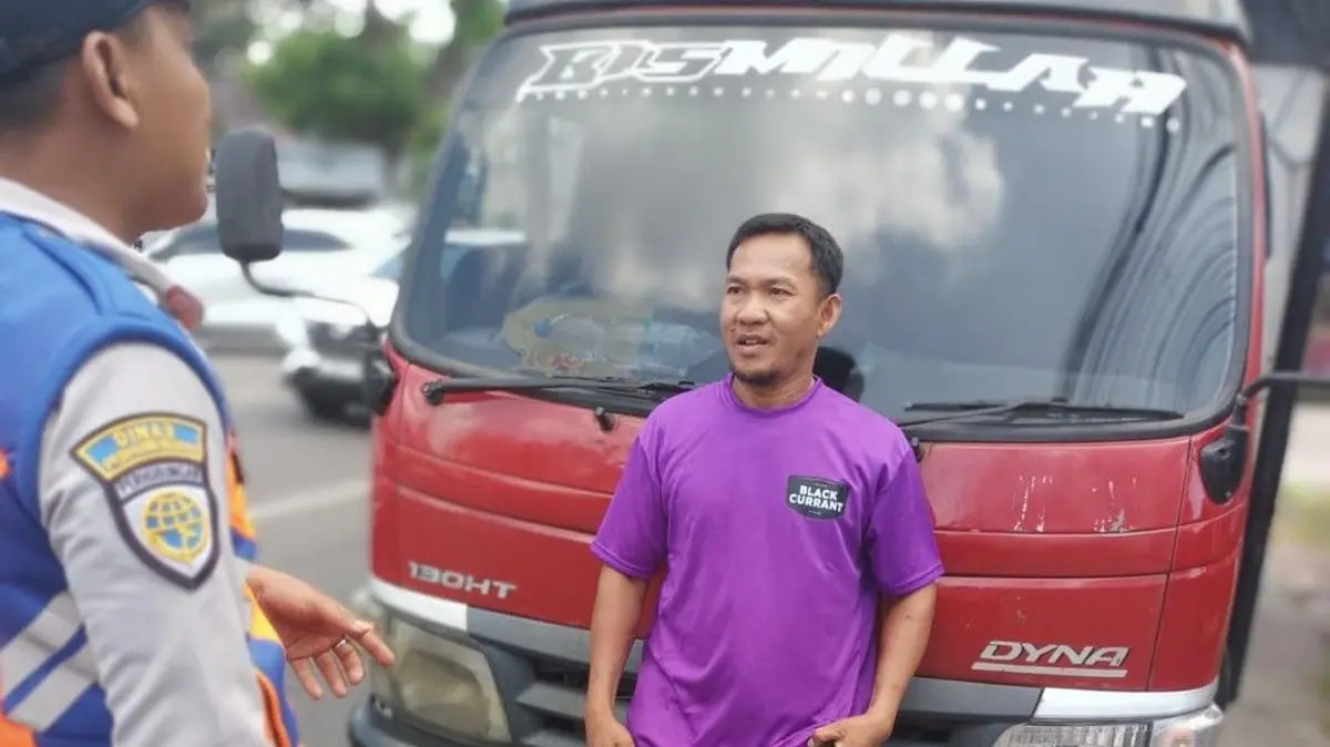 Truk ODOL Nekat Tabrak Portal Silayur, Dikejar Petugas Dishub