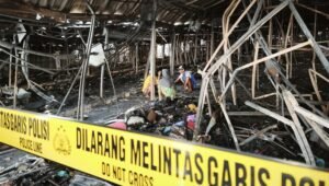 Pasar Kanjengan Usai Terbakar, Pedagang Berusaha Selamatkan Sisa Barang