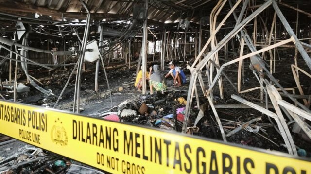 Pasar Kanjengan Usai Terbakar, Pedagang Berusaha Selamatkan Sisa Barang