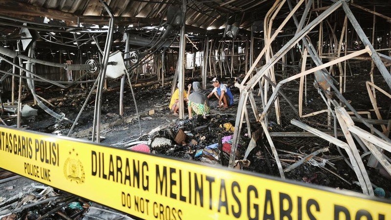 Pasar Kanjengan Usai Terbakar, Pedagang Berusaha Selamatkan Sisa Barang
