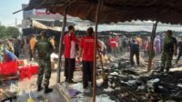 Disdag Semarang Bersihkan Bekas Kebakaran Pasar Kanjengan, Relokasi Pedagang Mulai Disiapkan