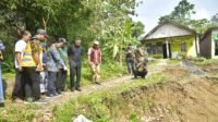 Tinjau Longsor Kalialang, Wali Kota Agustina Pastikan Warga Aman dan Terlayani