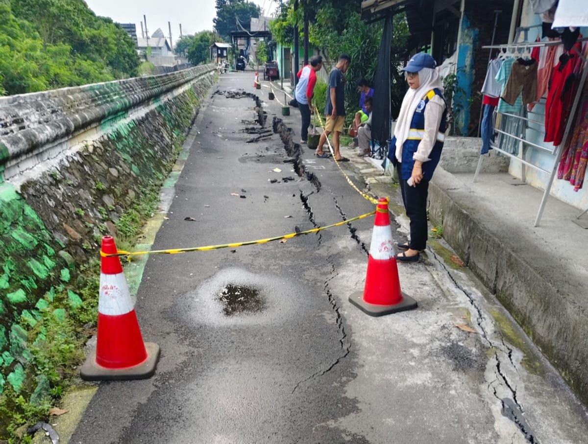 Pemkot Semarang Gandeng BBWS dan DPU Tangani Jalan Amblas di Kalibanteng Kulon