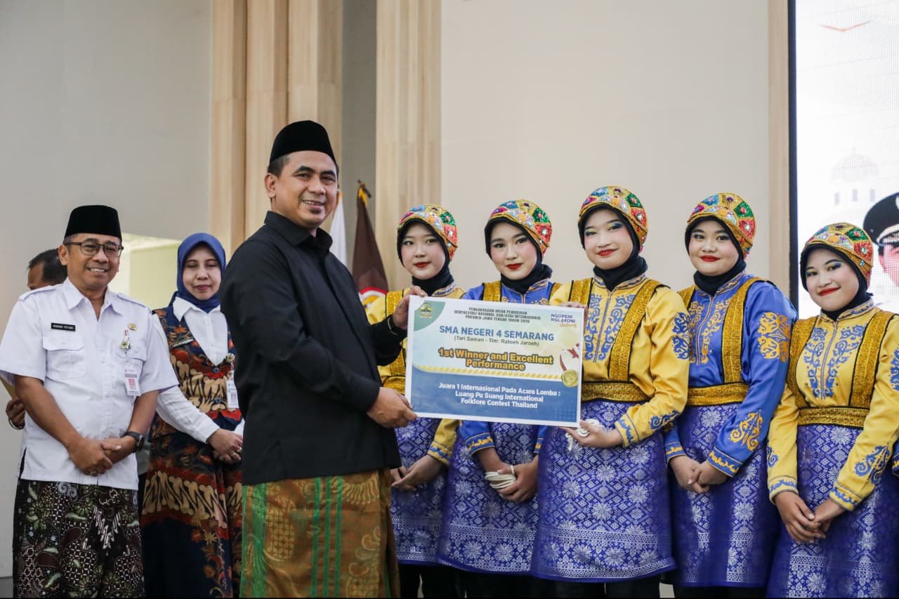 Tim Ratoeh Jaroeh SMAN 4 Semarang Raih Juara Internasional, Wagub Jateng Beri Apresiasi
