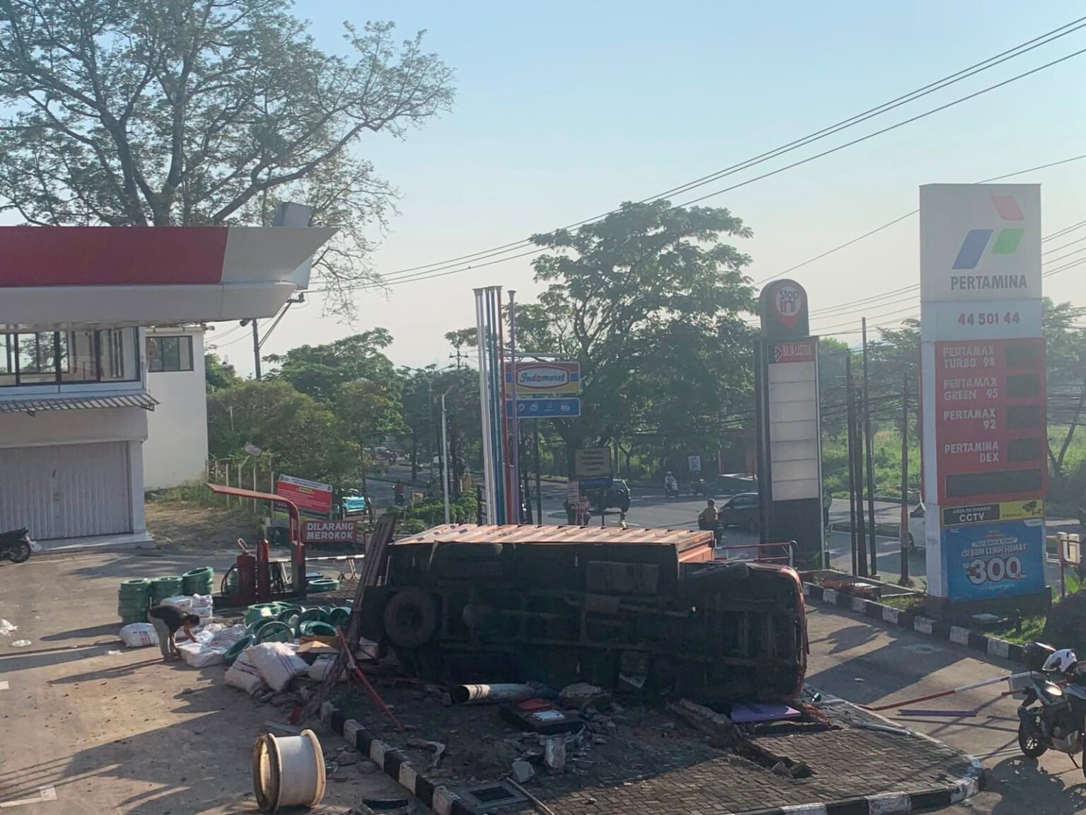 Dishub Semarang Duga Sopir Tak Kuasai Medan Jadi Penyebab Truk Terguling di Silayur