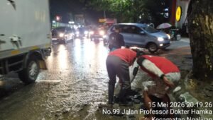 Pembersihan depan Azko
